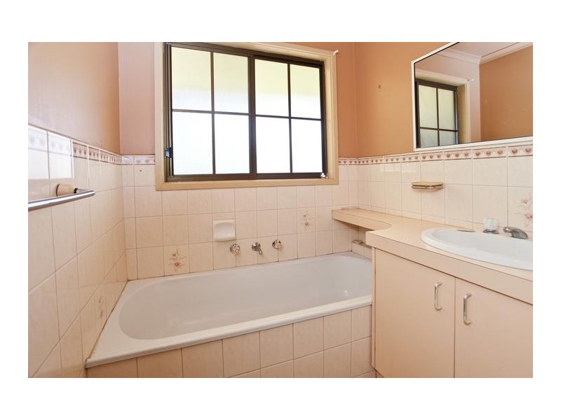 38 Wesley Street, Kangaroo Flat VIC 3555