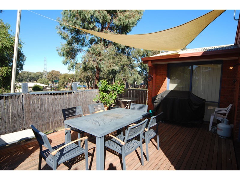 25 Akoonah Drive, Golden Square VIC 3555
