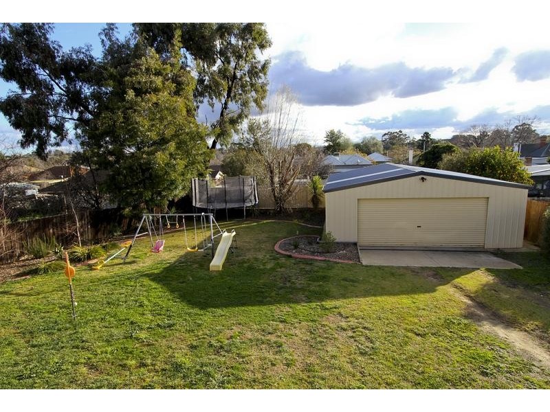 40 Neale Street, Kennington VIC 3550