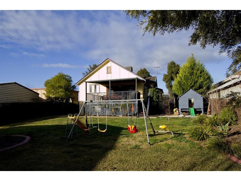 40 Neale Street, Kennington VIC 3550