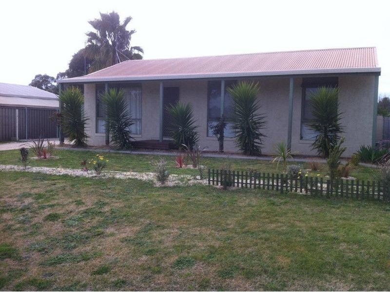 13 Robertson Street, Epsom VIC 3551