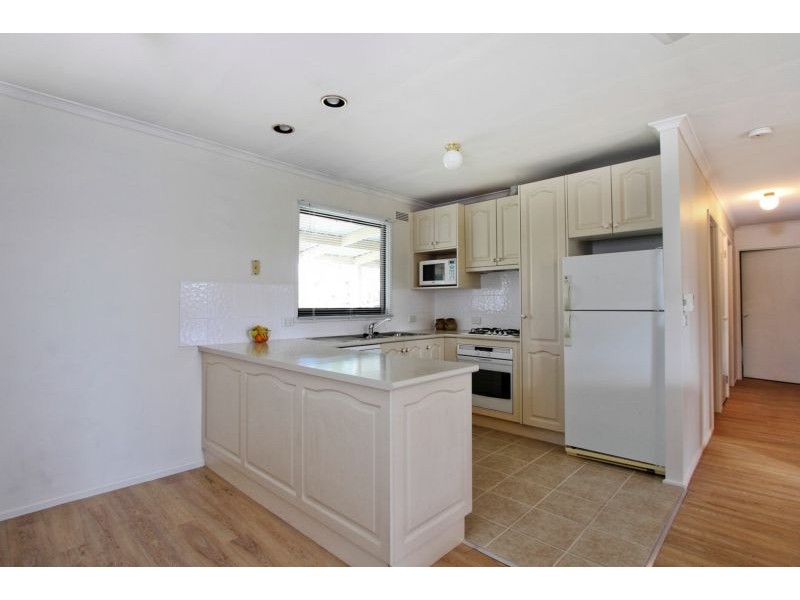 13 Robertson Street, Epsom VIC 3551