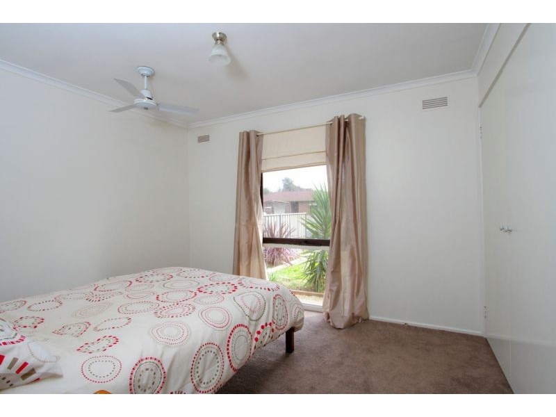 13 Robertson Street, Epsom VIC 3551