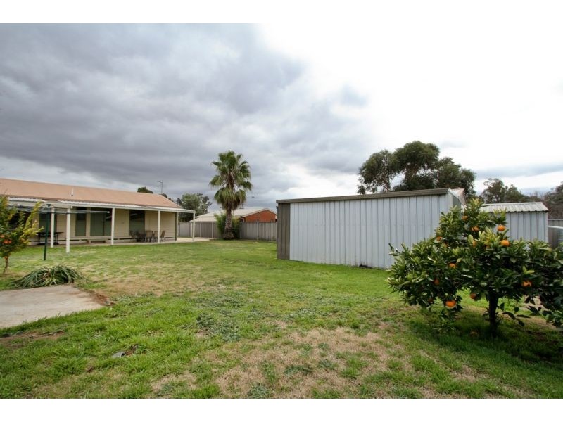 13 Robertson Street, Epsom VIC 3551