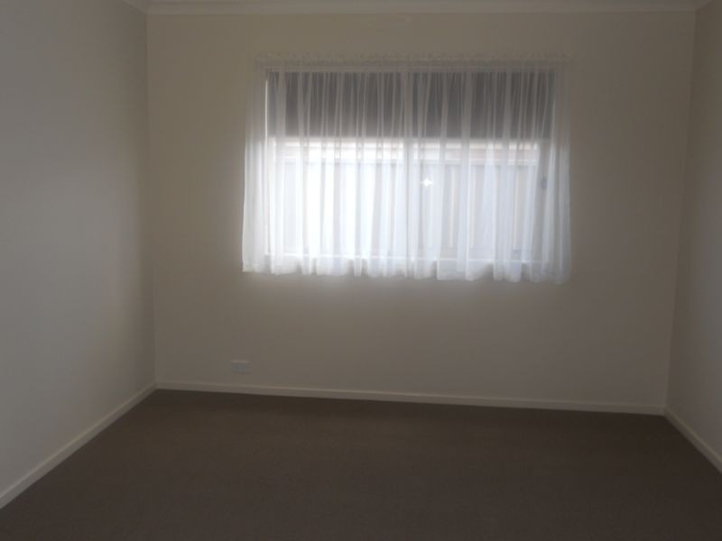 24 Freeman Drive, Kangaroo Flat VIC 3555