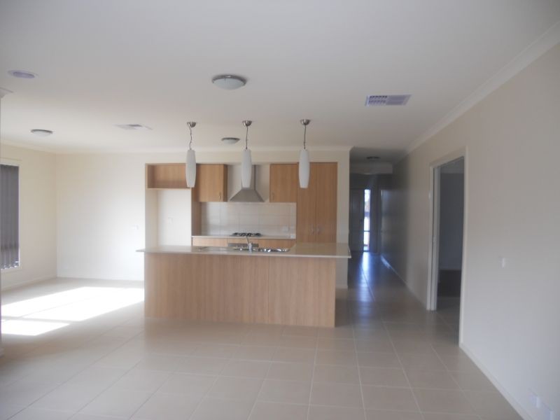 24 Freeman Drive, Kangaroo Flat VIC 3555