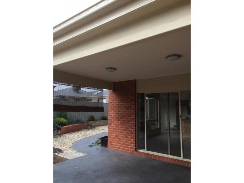 24 Freeman Drive, Kangaroo Flat VIC 3555