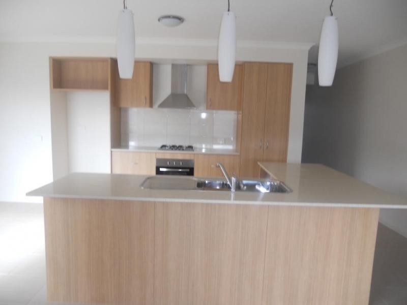 24 Freeman Drive, Kangaroo Flat VIC 3555