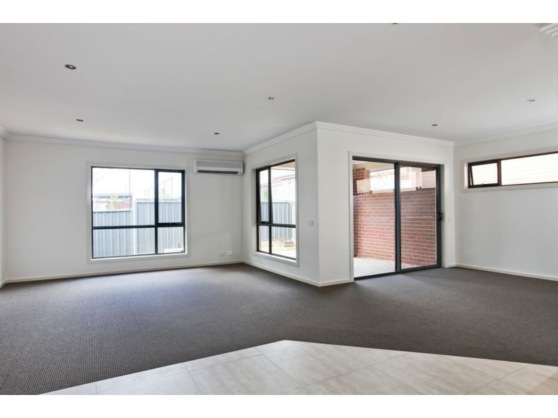 4/18 Delbridge Street, Golden Square VIC 3555