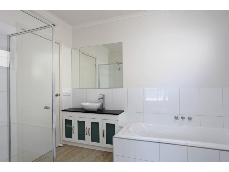 4/18 Delbridge Street, Golden Square VIC 3555