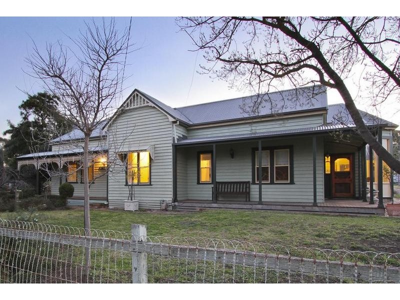 110 St Killian Street, White Hills VIC 3550