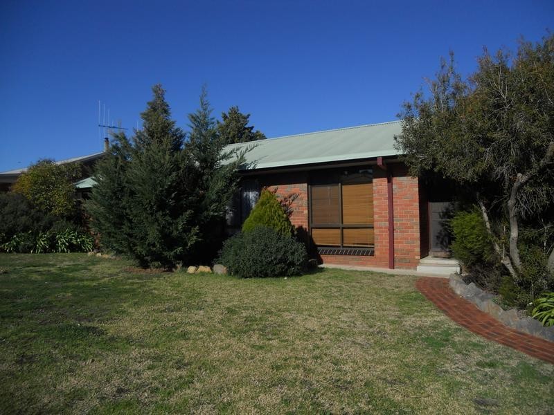 35 Magellan Crescent, Kangaroo Flat VIC 3555