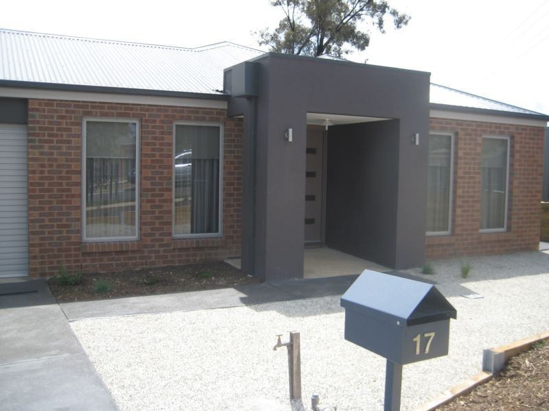 17 Klim Avenue, Kangaroo Flat VIC 3555