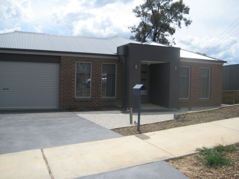 17 Klim Avenue, Kangaroo Flat VIC 3555