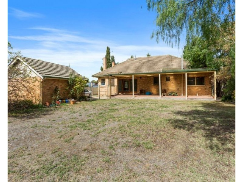 3 Lansell Street, Kangaroo Flat VIC 3555