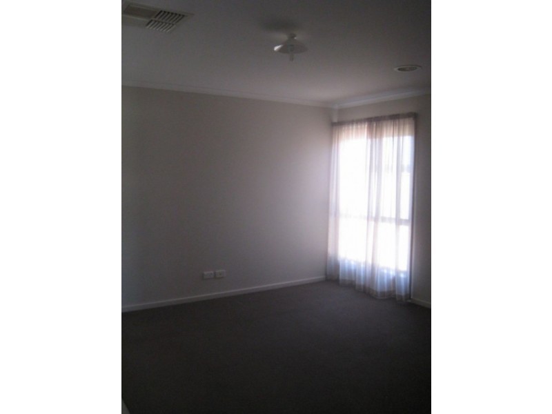 30 Klim Avenue, Kangaroo Flat VIC 3555