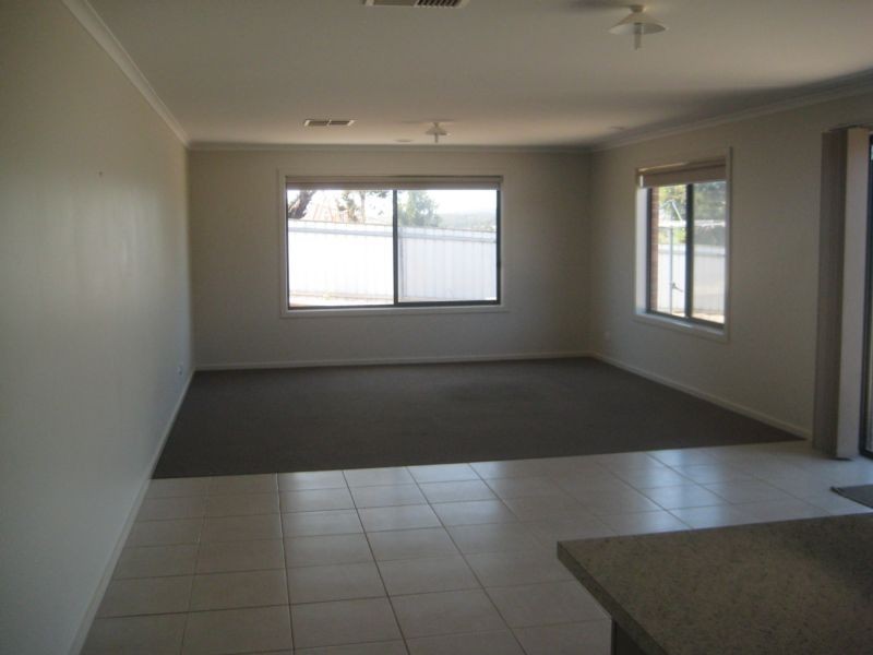 30 Klim Avenue, Kangaroo Flat VIC 3555