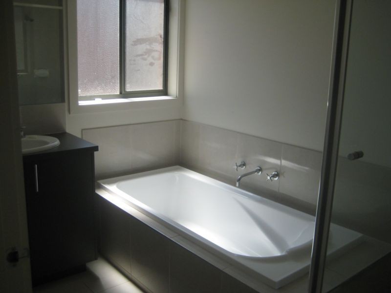 30 Klim Avenue, Kangaroo Flat VIC 3555