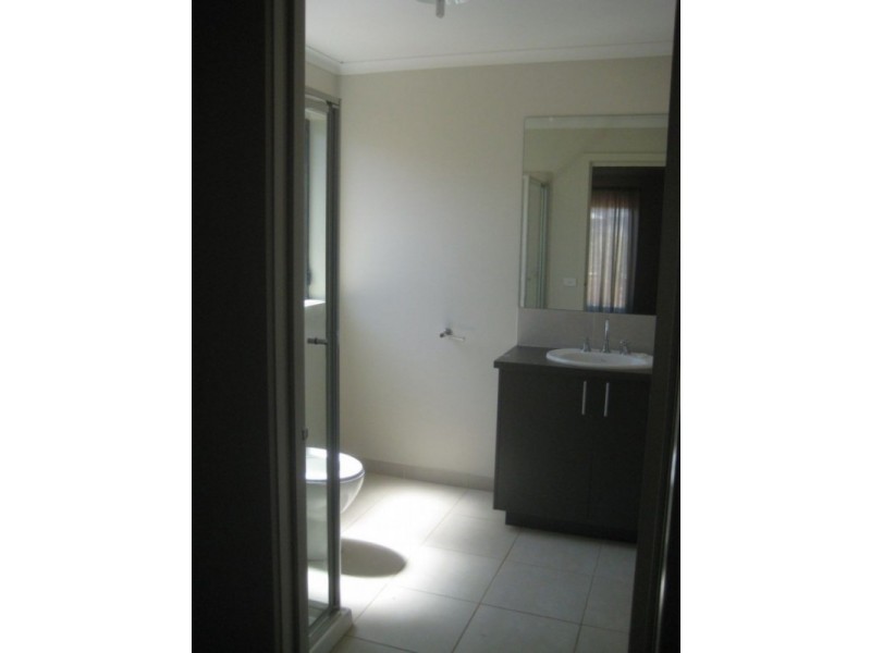 30 Klim Avenue, Kangaroo Flat VIC 3555