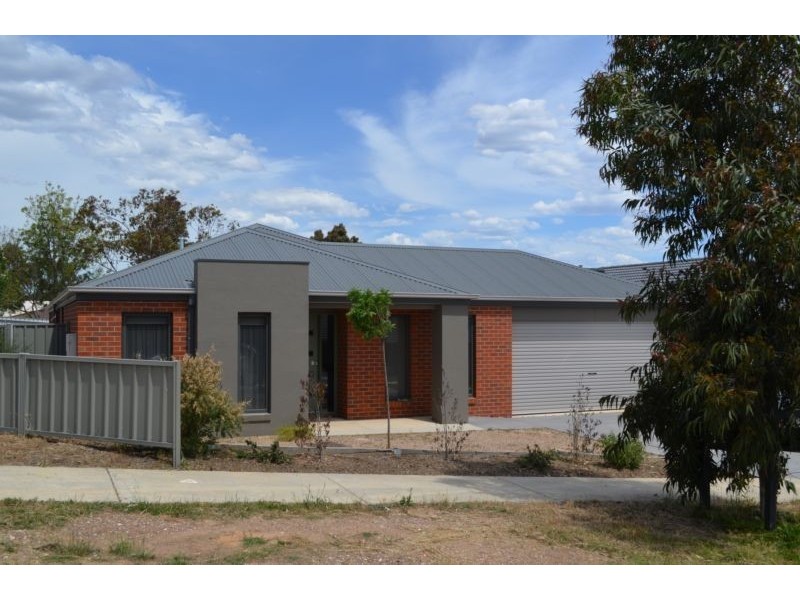 30 Klim Avenue, Kangaroo Flat VIC 3555