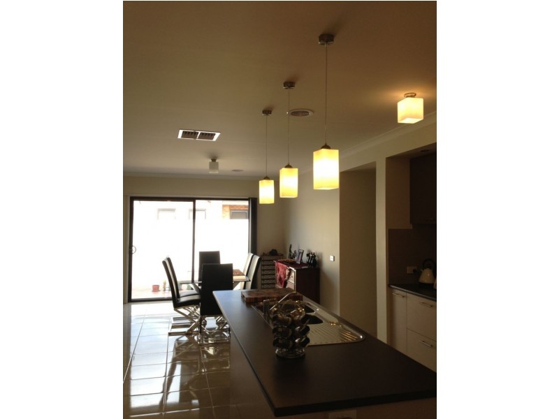 8 Barnett Drive, Kangaroo Flat VIC 3555