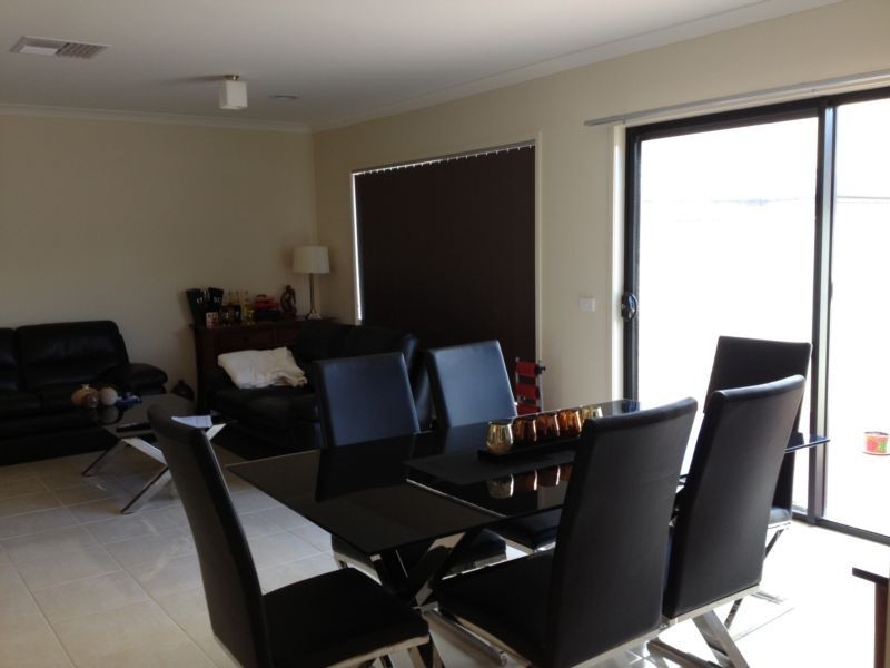 8 Barnett Drive, Kangaroo Flat VIC 3555