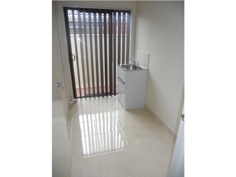 8 Barnett Drive, Kangaroo Flat VIC 3555