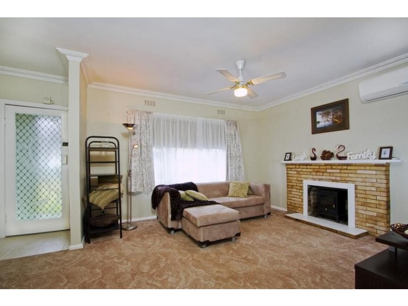 11 Helm Street, Kangaroo Flat VIC 3555
