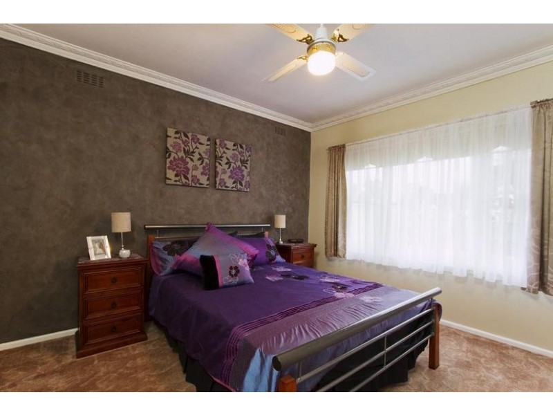 11 Helm Street, Kangaroo Flat VIC 3555