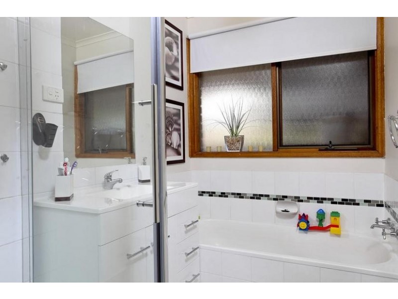 28 Aspinall Street, Golden Square VIC 3555