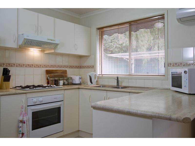 2/192 Mackenzie Street West, Golden Square VIC 3555