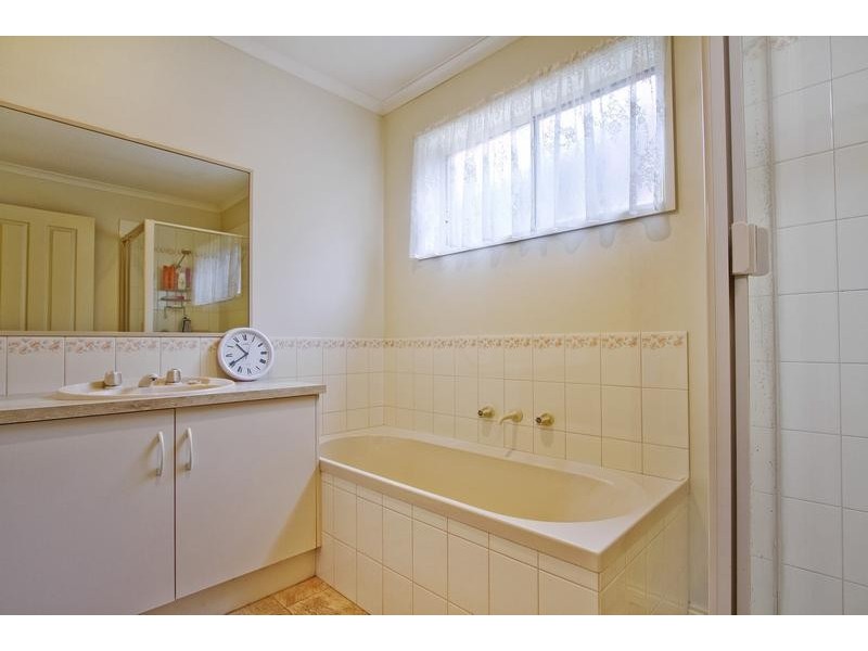 2/192 Mackenzie Street West, Golden Square VIC 3555