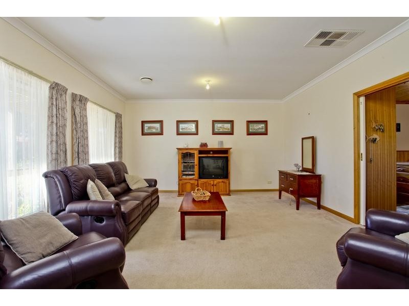 14 Muriel Street, Kangaroo Flat VIC 3555