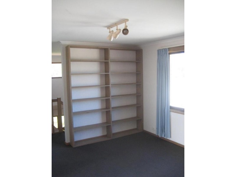 18 Sherwood Drive, Flora Hill VIC 3550