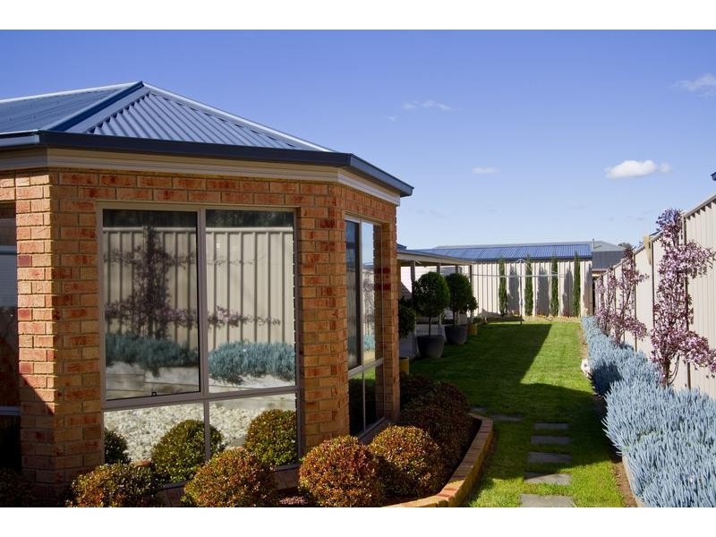 14 Bowles Road, Epsom VIC 3551