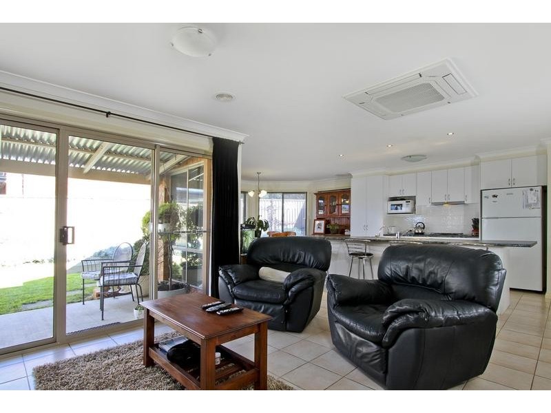 14 Bowles Road, Epsom VIC 3551