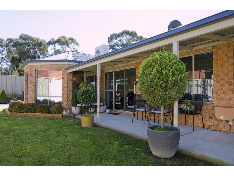 14 Bowles Road, Epsom VIC 3551