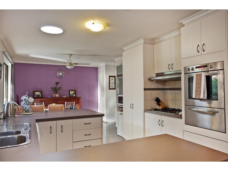 8 Seaton Grove, Golden Square VIC 3555