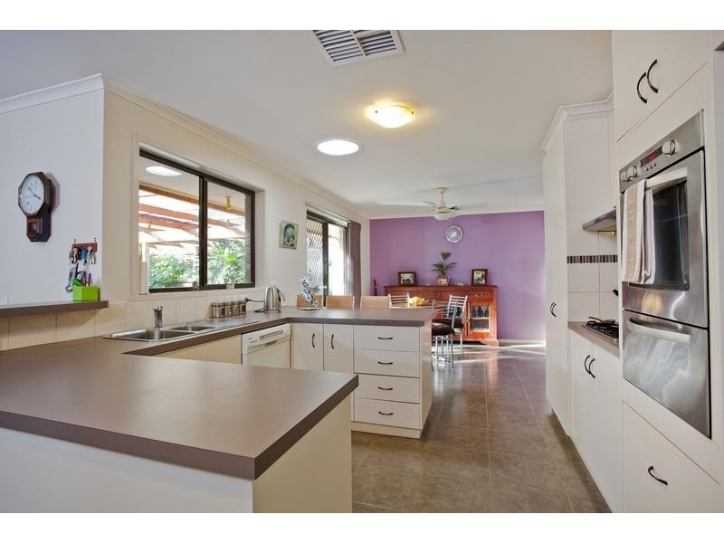 8 Seaton Grove, Golden Square VIC 3555