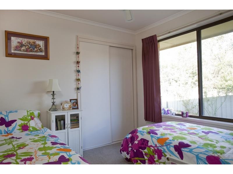 8 Seaton Grove, Golden Square VIC 3555