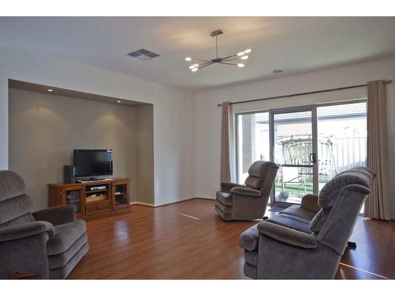 17 Greenview Circuit, Epsom VIC 3551