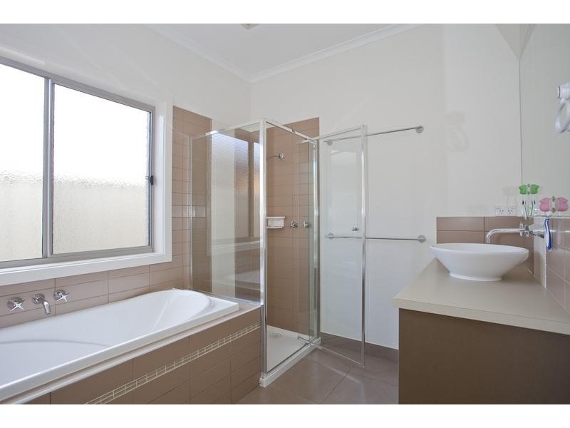 17 Greenview Circuit, Epsom VIC 3551