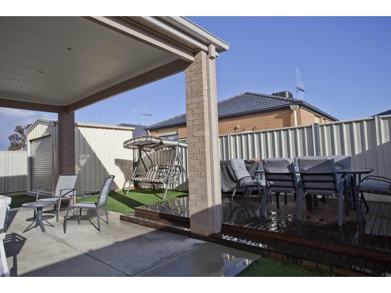 17 Greenview Circuit, Epsom VIC 3551