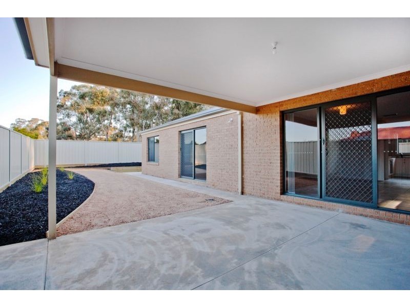 6 Miners Rest, Kangaroo Flat VIC 3555