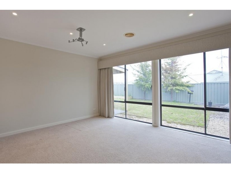 28 Keogh Drive, Spring Gully VIC 3550