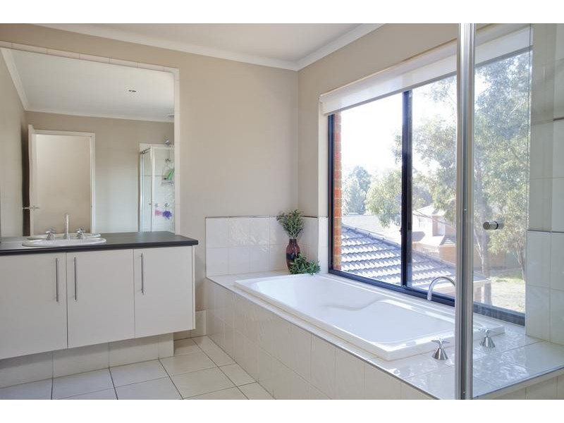 10 Federation Terrace, Kennington VIC 3550