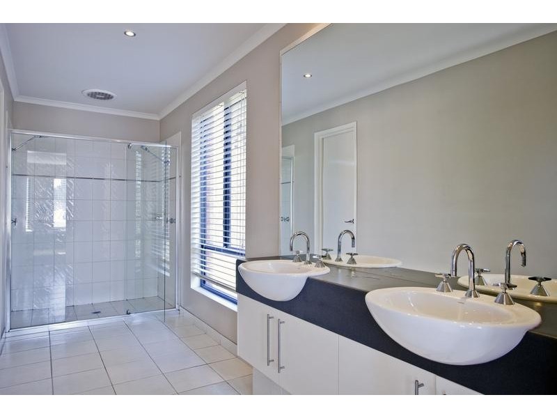 10 Federation Terrace, Kennington VIC 3550