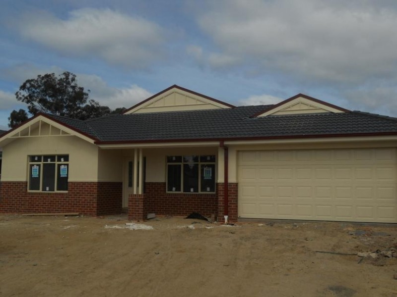 14 Elandra Drive, Epsom VIC 3551