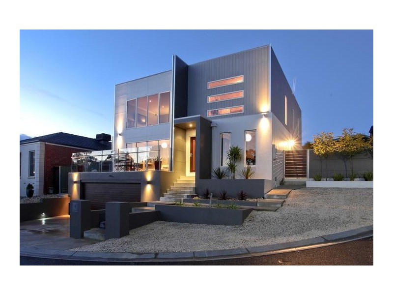 4 Oxford Terrace, Strathdale VIC 3550