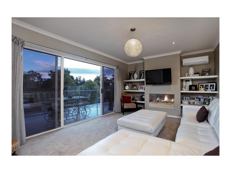 4 Oxford Terrace, Strathdale VIC 3550